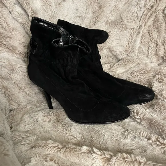 💎 Black Suede Booties w/ Crystal Detail – Bourne Cameron Size 7