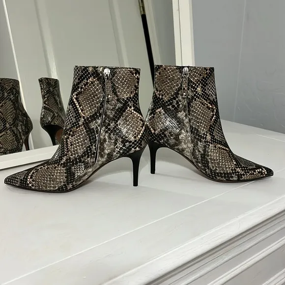 🆕 Linea Paolo Ankle Booties Snakeskin Print Stiletto- Size 8.5