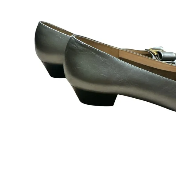 👞 Salvatore Ferragamo Vara style pumps 8 1/2” AAAA shoes
