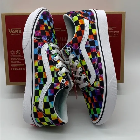 • VANS COMFYCUSH OLD SKOOL TIE-DYE CHANCE WMNS