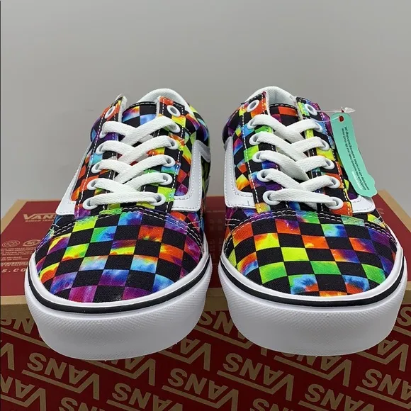• VANS COMFYCUSH OLD SKOOL TIE-DYE CHANCE WMNS