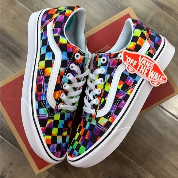 • VANS COMFYCUSH OLD SKOOL TIE-DYE CHANCE WMNS