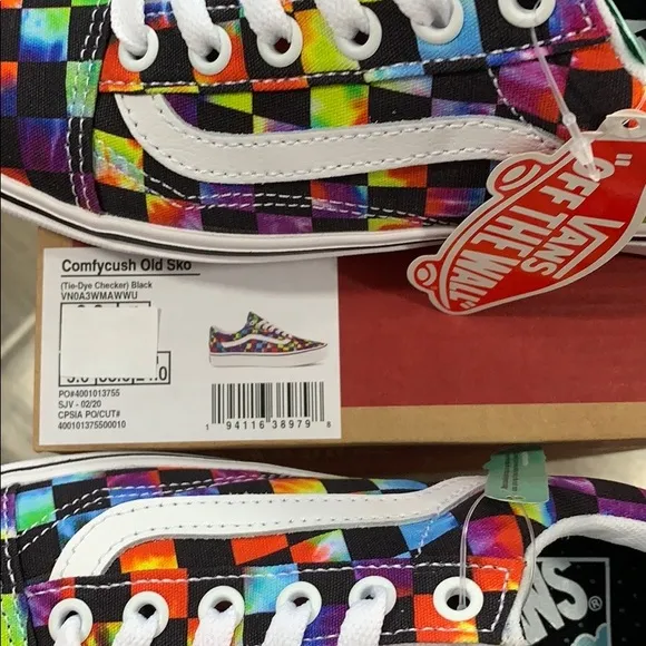 • VANS COMFYCUSH OLD SKOOL TIE-DYE CHANCE WMNS