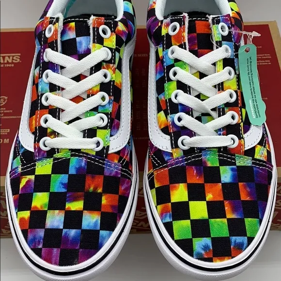 • VANS COMFYCUSH OLD SKOOL TIE-DYE CHANCE WMNS