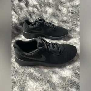 224: Nike Tanjun (GS) Black