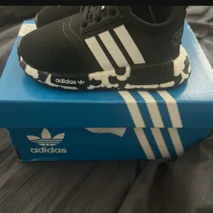 Adidas NMD_R1 Toddler's Shoes Core Black/Cloud White