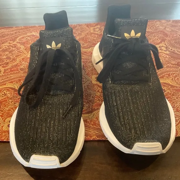 Adidas Swift Run Black Gold Sparkles Shoes Women’s Size 7, worn twice, msrp $85