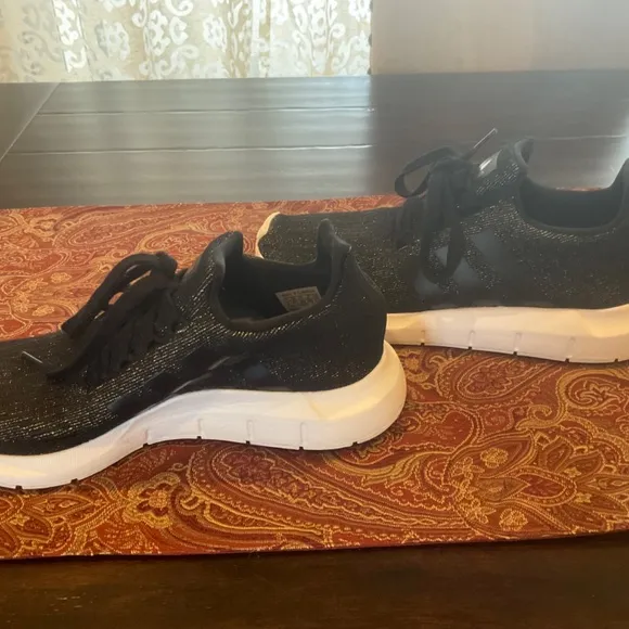 Adidas Swift Run Black Gold Sparkles Shoes Women’s Size 7, worn twice, msrp $85