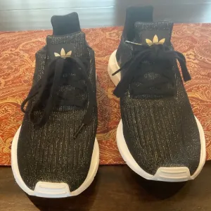 Adidas Swift Run Black Gold Sparkles Shoes Women’s Size 7, worn twice, msrp $85