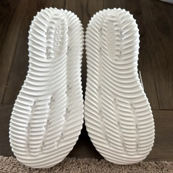 Adidas youth size 5 Kaptir 2.0 K NWT cloudfoam