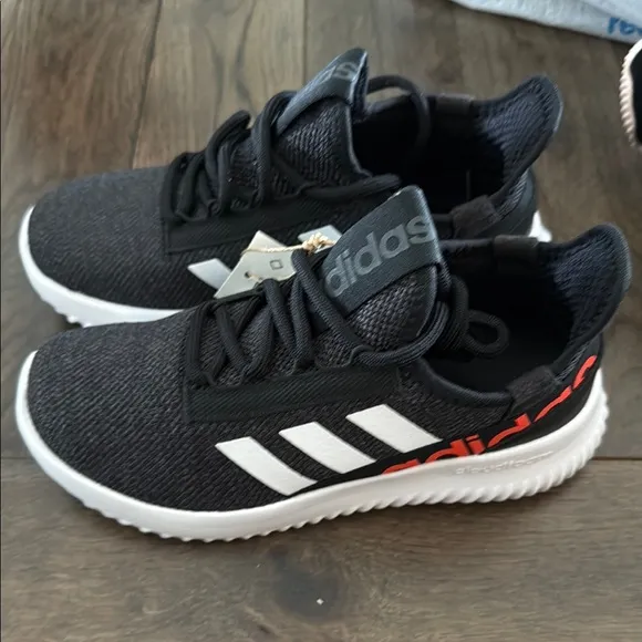 Adidas youth size 5 Kaptir 2.0 K NWT cloudfoam
