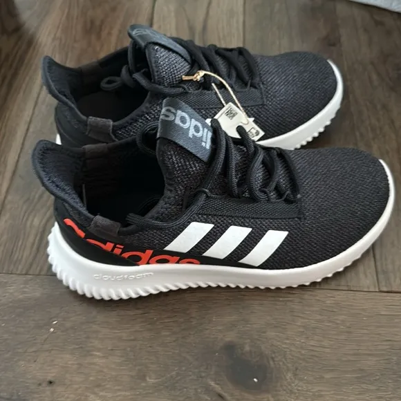 Adidas youth size 5 Kaptir 2.0 K NWT cloudfoam