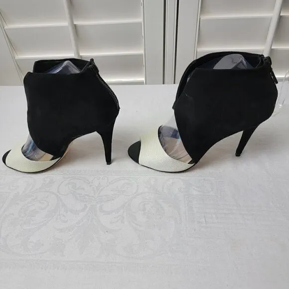 Aerin Sz 7 Open Toe Peep Slit Sandal Black White