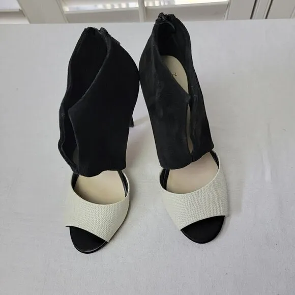 Aerin Sz 7 Open Toe Peep Slit Sandal Black White