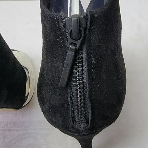 Aerin Sz 7 Open Toe Peep Slit Sandal Black White