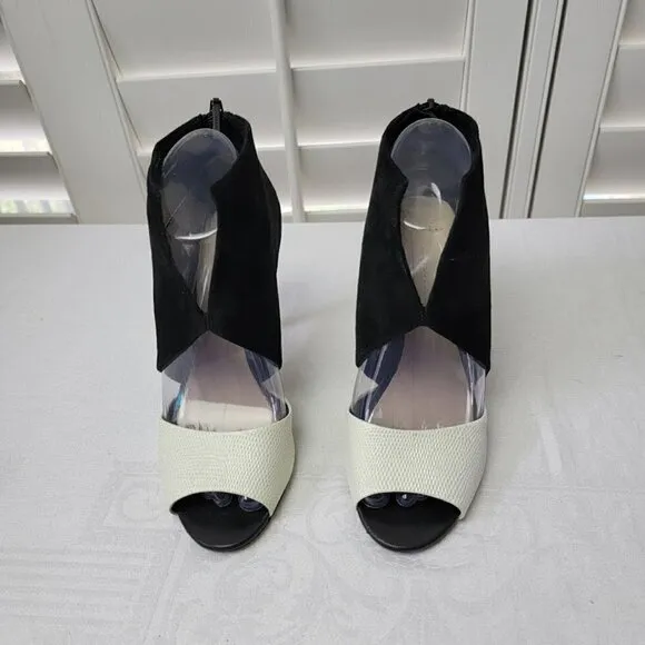 Aerin Sz 7 Open Toe Peep Slit Sandal Black White