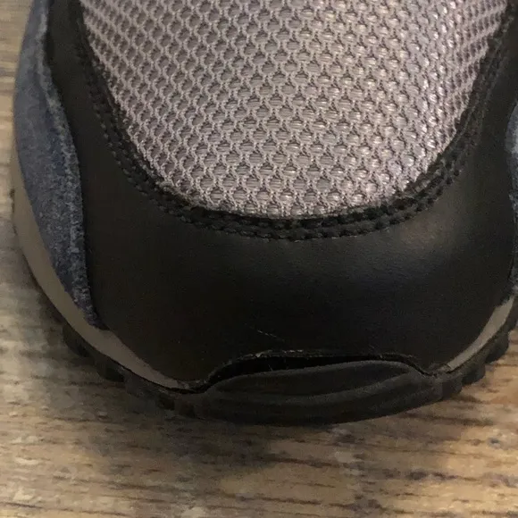 Air max 90 Atlantic’s yellow color rubber in front of is coming away from shoe