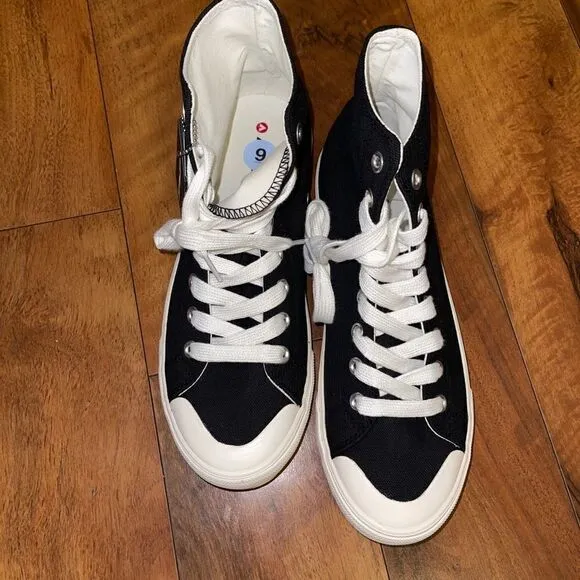 AirWalk Hightop  shoes black/white size 9 -new