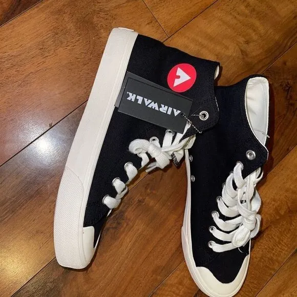 AirWalk Hightop  shoes black/white size 9 -new