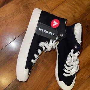 AirWalk Hightop  shoes black/white size 9 -new