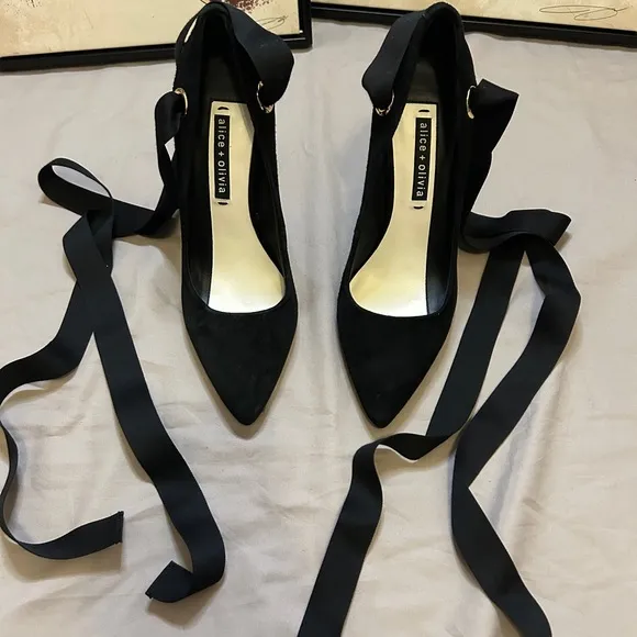 Alice Olivia Dominique tie ankle heels in black color Size 9.5