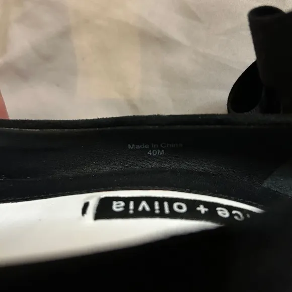 Alice Olivia Dominique tie ankle heels in black color Size 9.5