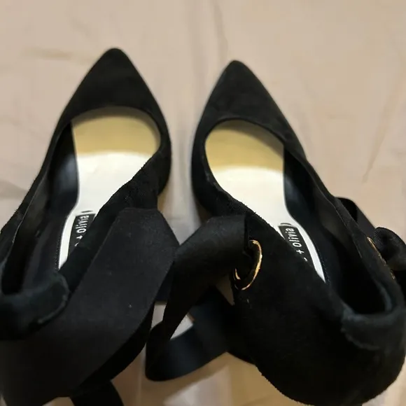 Alice Olivia Dominique tie ankle heels in black color Size 9.5