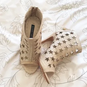 Alice   Olivia Giovanna star peep toe booties