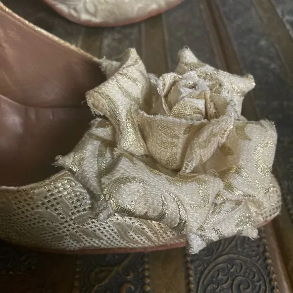 Andrew Geller heels shoes size 9.5 VTG gold rose slingback bridal kitten heel