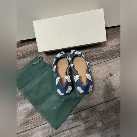 Anthropologie Dark Denim White Floral Applqe Ballet flats shoes TJL-20-6