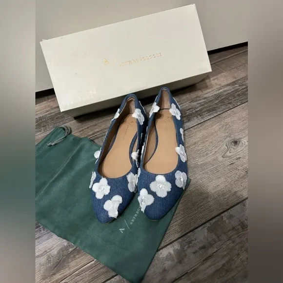 Anthropologie Dark Denim White Floral Applqe Ballet flats shoes TJL-20-6