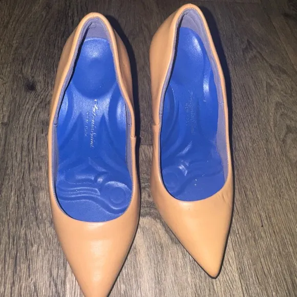 Antonia Saint Elegant Tan Women's Pumps size 7