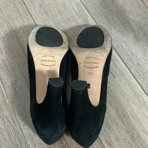 Anyi Lu Heart Black Sued Pumps Size 38.5 gently used handmade in Italy