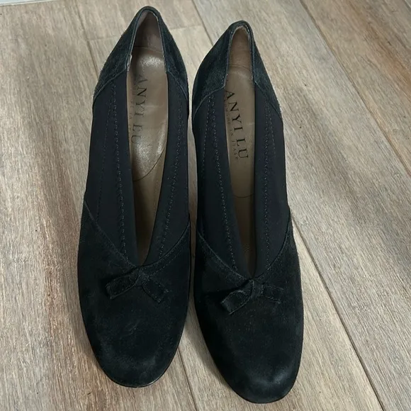 Anyi Lu Heart Black Sued Pumps Size 38.5 gently used handmade in Italy