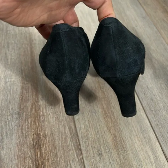 Anyi Lu Heart Black Sued Pumps Size 38.5 gently used handmade in Italy