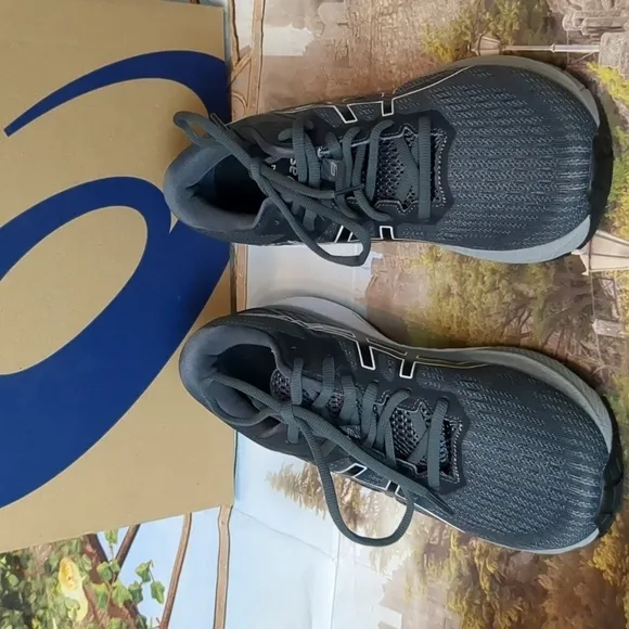Asics GT 2000 9 shoes size 8