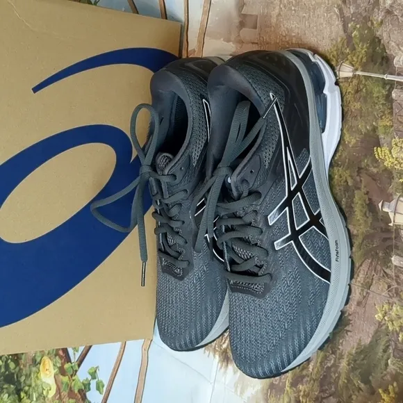 Asics GT 2000 9 shoes size 8