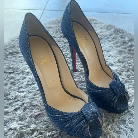 AUTHENTIC Christian Louboutin Denim Pumps. Size 40 1/2