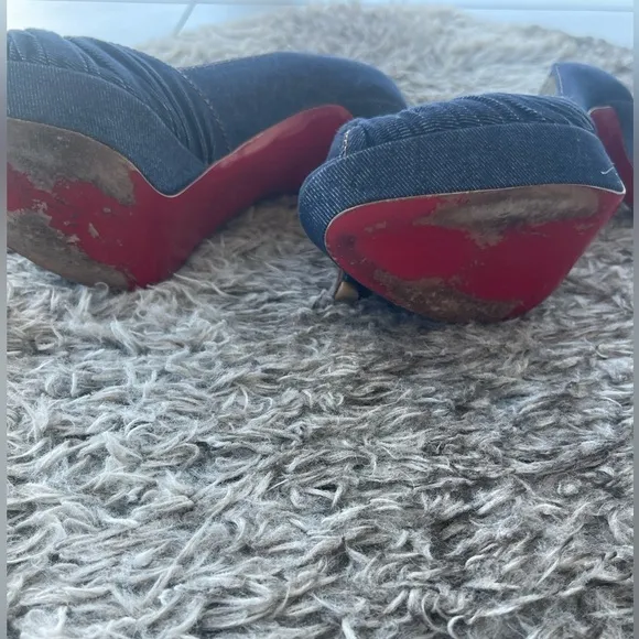 AUTHENTIC Christian Louboutin Denim Pumps. Size 40 1/2