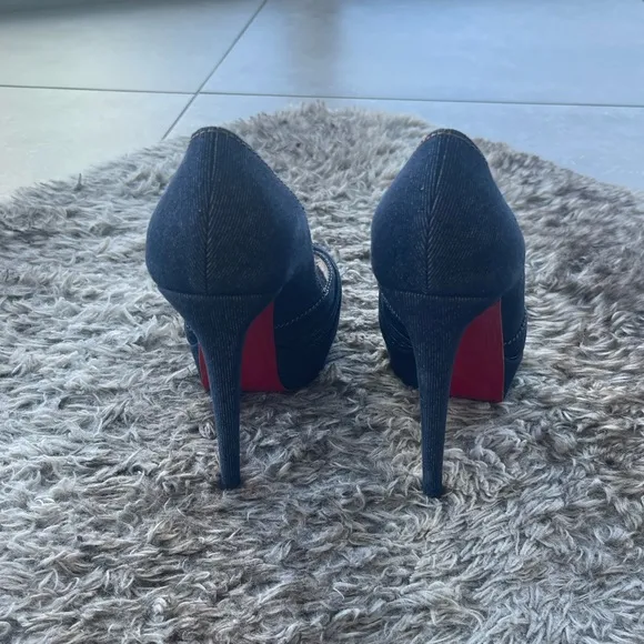 AUTHENTIC Christian Louboutin Denim Pumps. Size 40 1/2