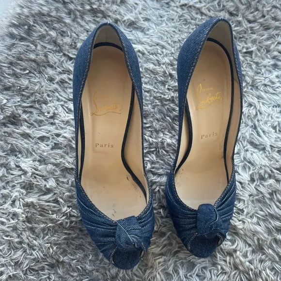 AUTHENTIC Christian Louboutin Denim Pumps. Size 40 1/2