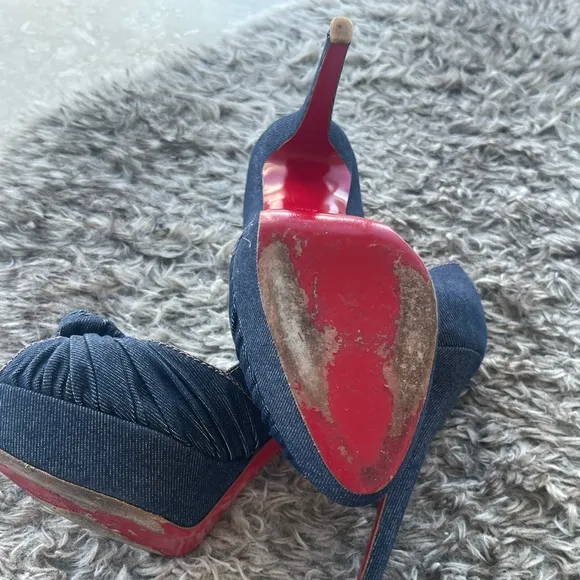 AUTHENTIC Christian Louboutin Denim Pumps. Size 40 1/2
