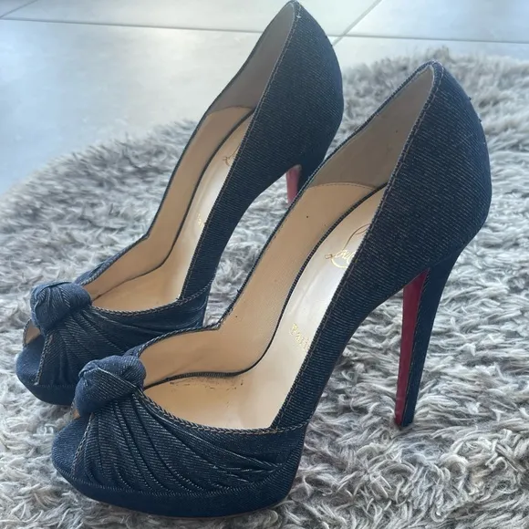 AUTHENTIC Christian Louboutin Denim Pumps. Size 40 1/2
