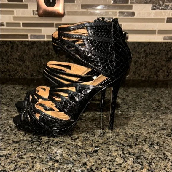 Badgley Mischka Black Strappy Women's Heels