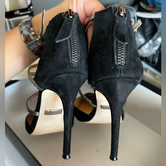 Badgley Mischka Black Suede Pumps