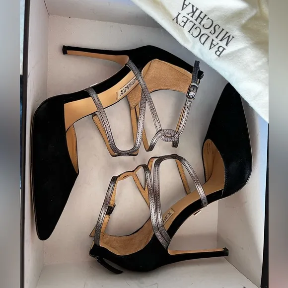 Badgley Mischka Black Suede Pumps