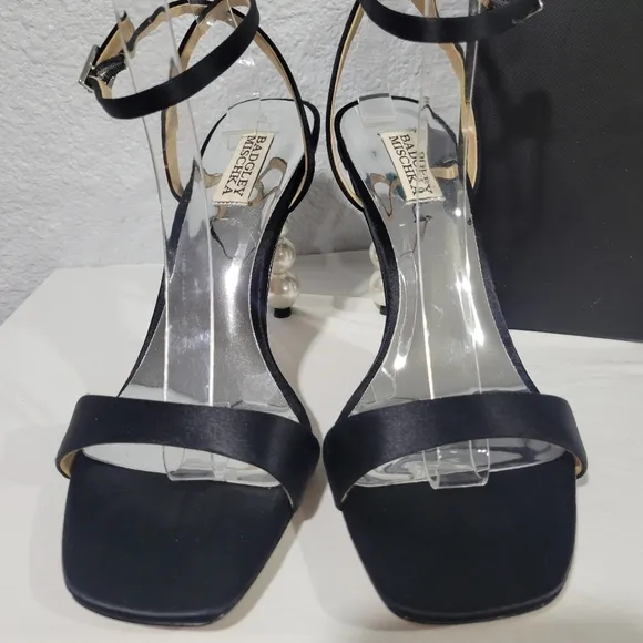 Badgley Mischka Ivette Pearl Stiletto Heel Sandals. SZ 9. NEW