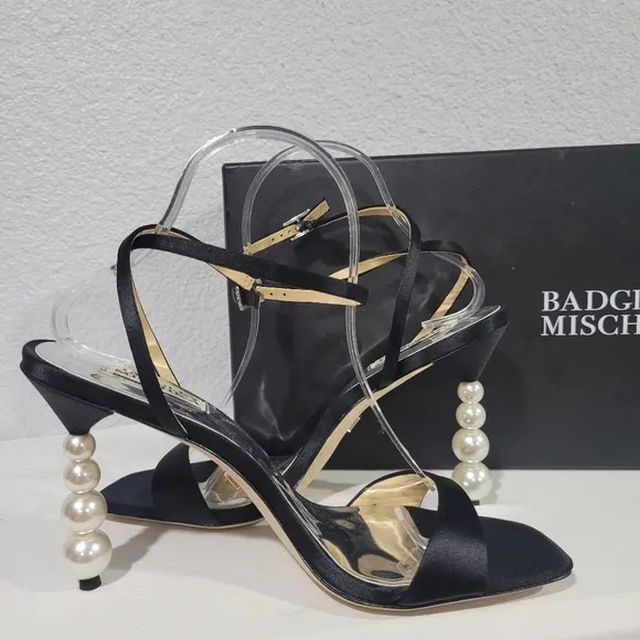 Badgley Mischka Ivette Pearl Stiletto Heel Sandals. SZ 9. NEW