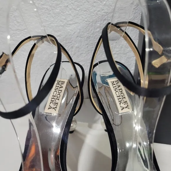 Badgley Mischka Ivette Pearl Stiletto Heel Sandals. SZ 9. NEW