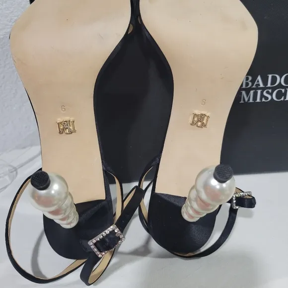 Badgley Mischka Ivette Pearl Stiletto Heel Sandals. SZ 9. NEW